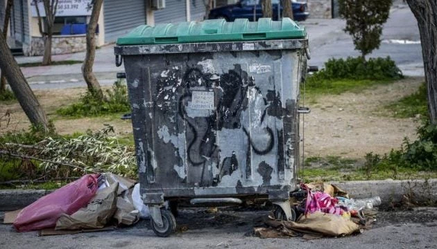 Ποιους υποψιάζεται η ΕΛΑΣ ότι στραγγάλισαν και πέταξαν στα σκουπίδια το μωρό στην Πετρούπολη